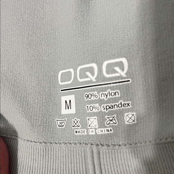 Elegant Women's Light Gray V-Neck Blouse - Picture 2 of 5